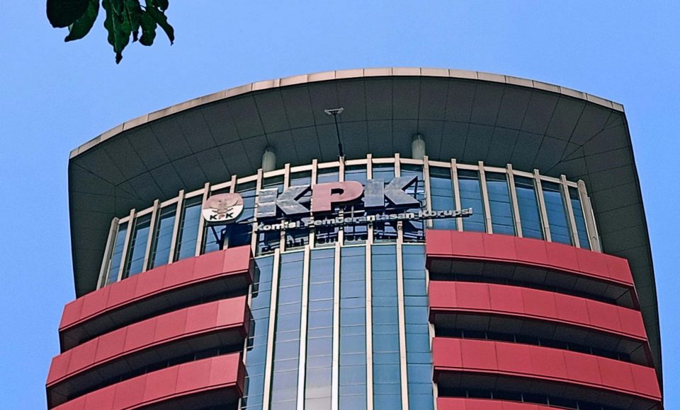 KPK menyita dokumen anggaran Pemprov Riau saat penggeledahan