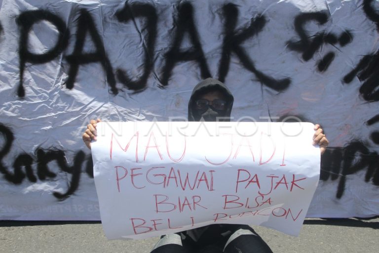 unjuk-rasa-kritik-gaya-hidup-mewah-pejabat-djp-14jux-dom.jpg